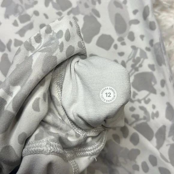 Lululemon Align High-Rise Pant 25" Cheetah Camo Antique White Multi Size 12 - Picture 9 of 11